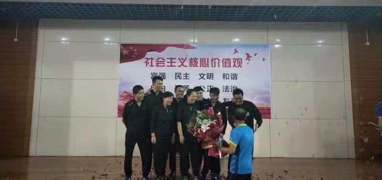 1576129751601421.jpg 吳總頒獎(jiǎng).jpg